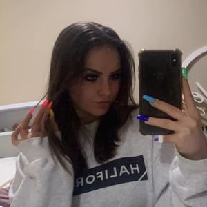 Meet your Posher, Hayley